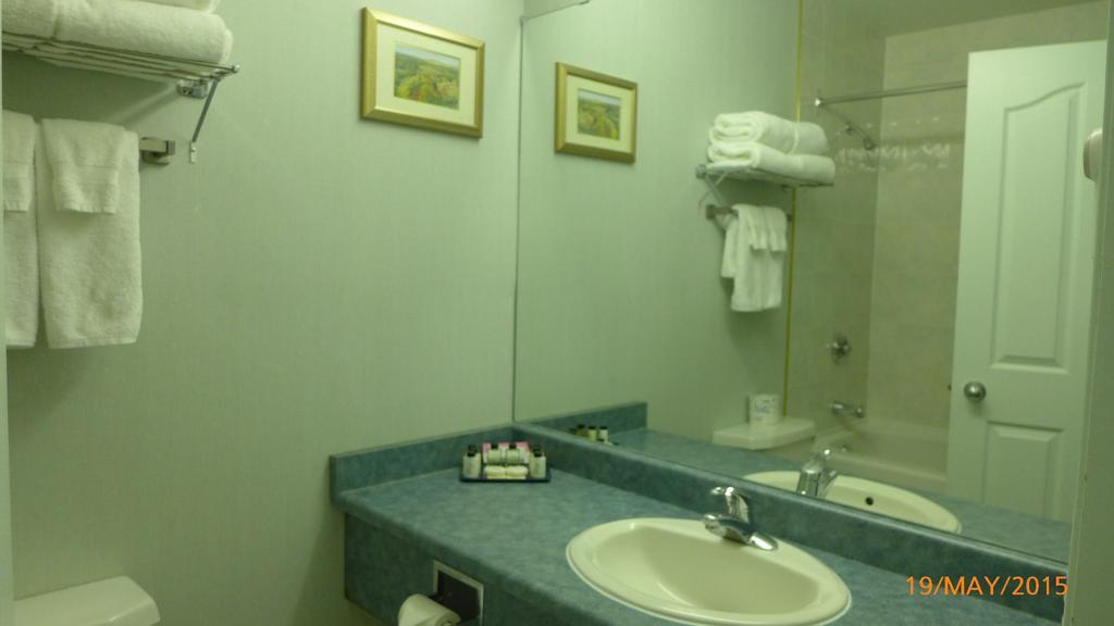 The Bridgeport Inn Fort Mcmurray Camera foto