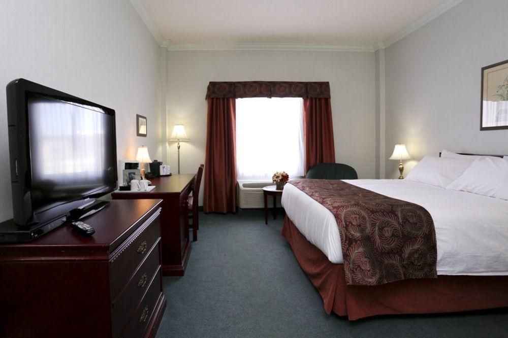The Bridgeport Inn Fort Mcmurray Esterno foto