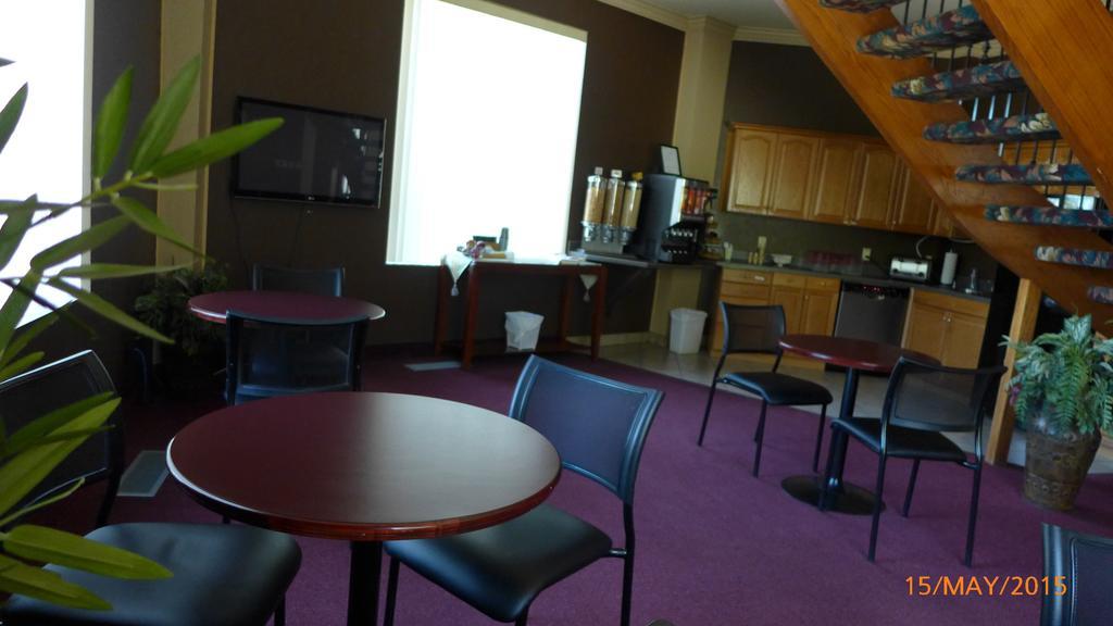 The Bridgeport Inn Fort Mcmurray Esterno foto