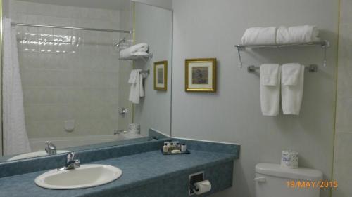 The Bridgeport Inn Fort Mcmurray Esterno foto